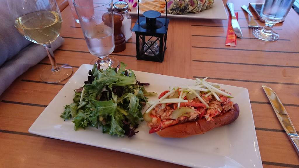 PORT Waterfont Bar & Grill | restaurant | 104 3rd St, Greenport, NY 11944, USA | 6313332501 OR +1 631-333-2501