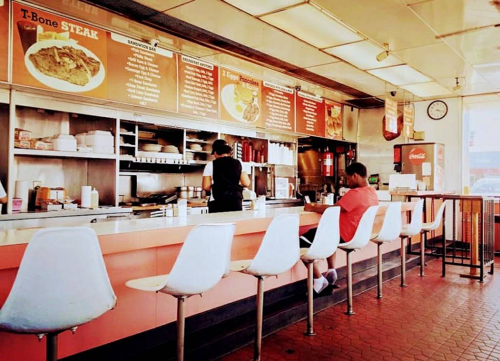 Royal Castle | restaurant | 2700 NW 79th St, Miami, FL 33147, USA | 3056968241 OR +1 305-696-8241