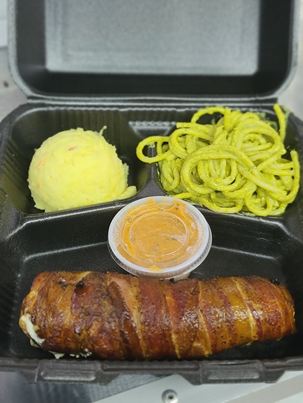 Gunsmoke BBQ | restaurant | 21 Rancho Nuevo St, Roma, TX 78584, USA | 9563527633 OR +1 956-352-7633