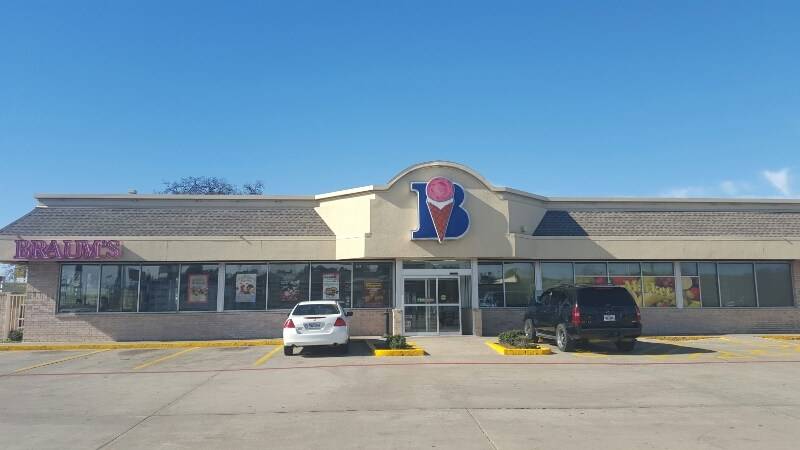 Braums Ice Cream & Burger Restaurant | restaurant | 529 S Interstate 35, Denton, TX 76205, USA | 9405911992 OR +1 940-591-1992