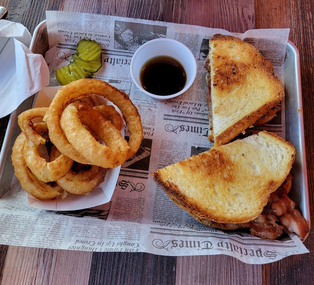 The Moonshine Whiskey | restaurant | 21383 Ulysses St NE, Cedar, MN 55011, USA | 7634344682 OR +1 763-434-4682