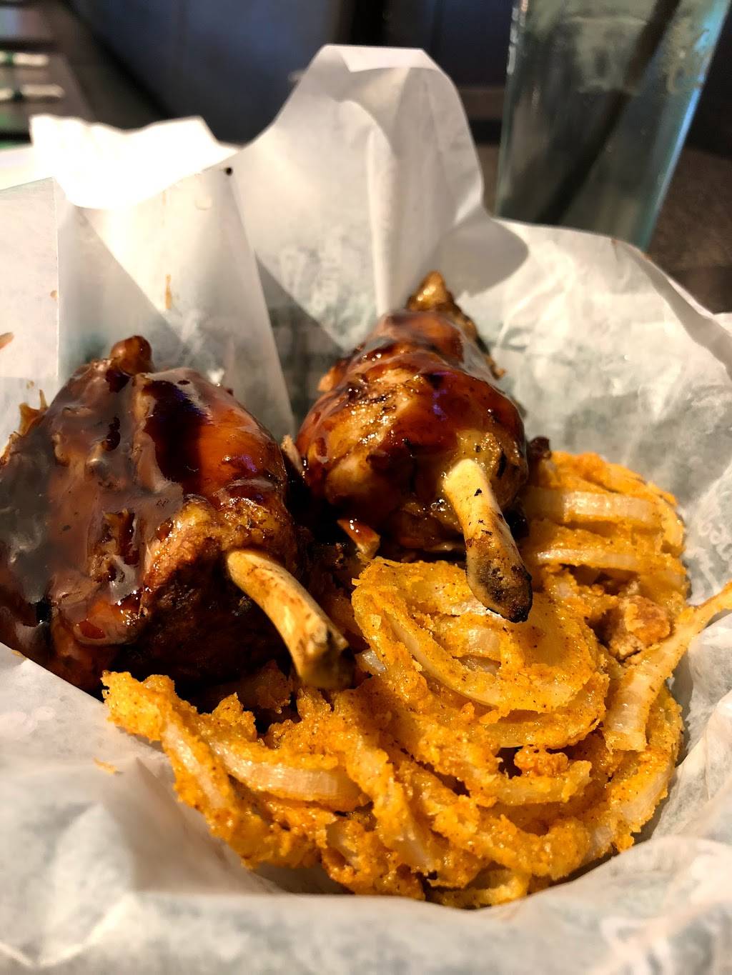 The Greene Turtle Sports Bar & Grille | restaurant | 408 York Rd, Towson, MD 21204, USA | 4108253980 OR +1 410-825-3980