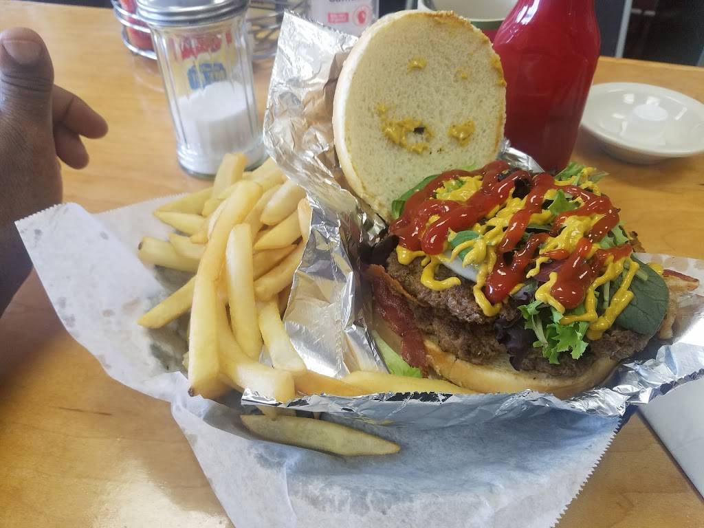 Mighty Wing Shop | restaurant | 20131 Greenfield Rd, Detroit, MI 48235, USA | 3132702976 OR +1 313-270-2976