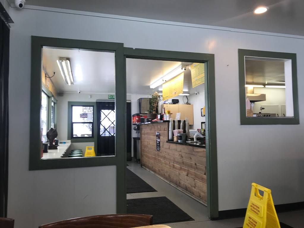 Giant Burger | restaurant | 846 CA-4, Arnold, CA 95223, USA | 2097951594 OR +1 209-795-1594