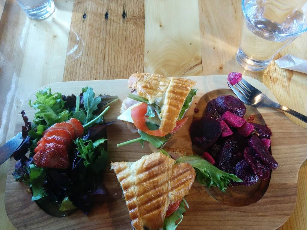 Café LAccroche Pied | meal takeaway | 334 QC-138 Local 150, Saint-Augustin-de-Desmaures, QC G3A 1G8, Canada | 4189081880 OR +1 418-908-1880