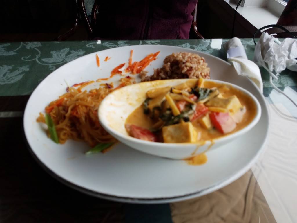 DEE Des Moines Thai Cuisine 21630 7th Place South | restaurant | 21630 7th Pl S, Des Moines, WA 98198, USA | 2068781205 OR +1 206-878-1205