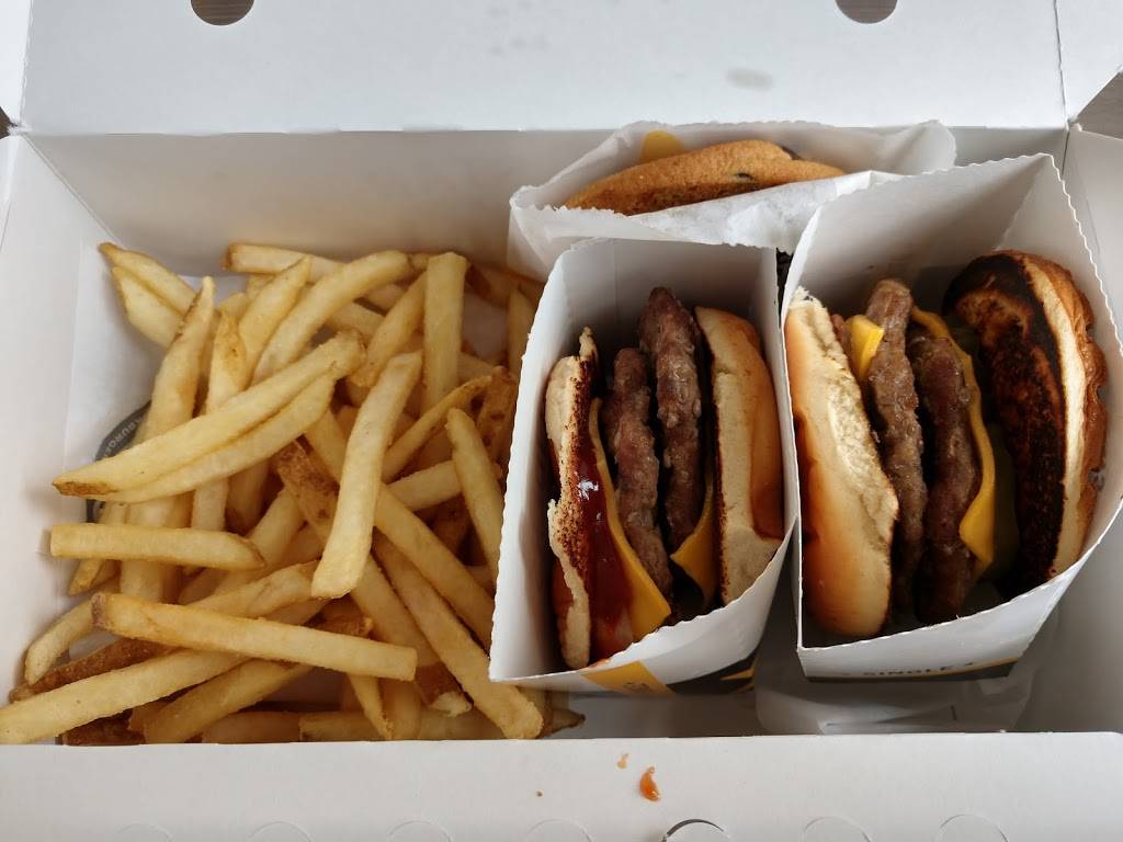 Hardees | restaurant | 217 S Main St, Darlington, SC 29532, USA | 8433985049 OR +1 843-398-5049