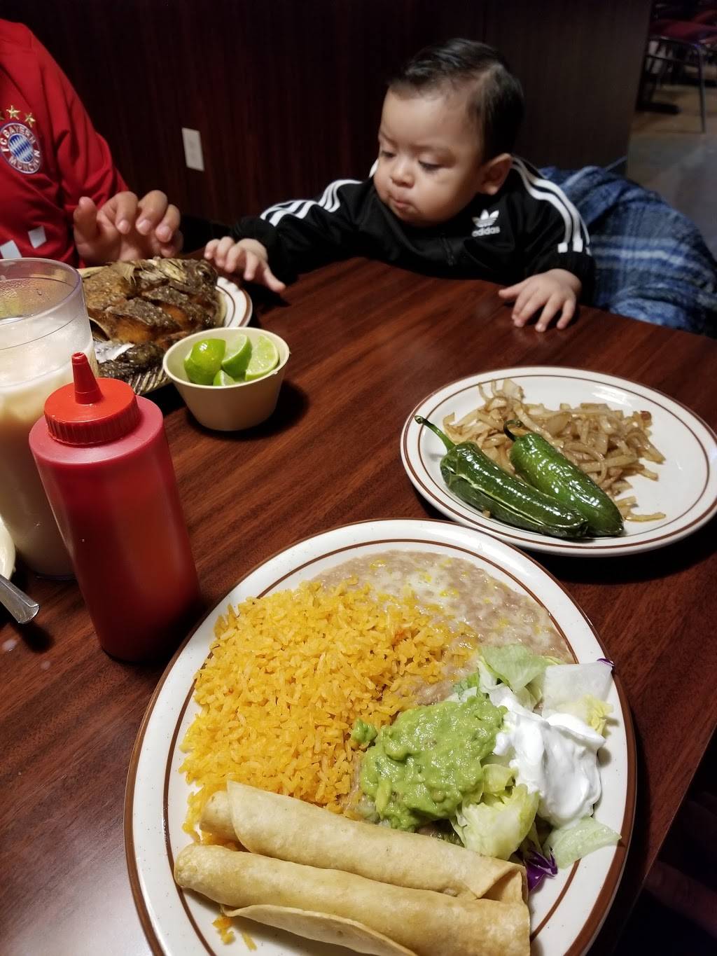 Casa Jimenez | restaurant | 411 Wilkerson Ave, Perris, CA 92570, USA | 9519407997 OR +1 951-940-7997