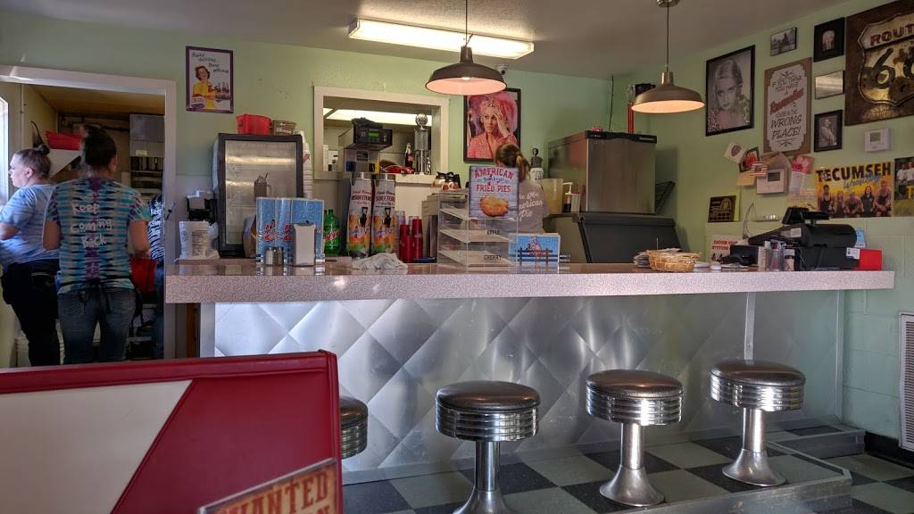 Boomarang Diner | restaurant | 407 N Broadway St, Tecumseh, OK 74873, USA | 4055988821 OR +1 405-598-8821