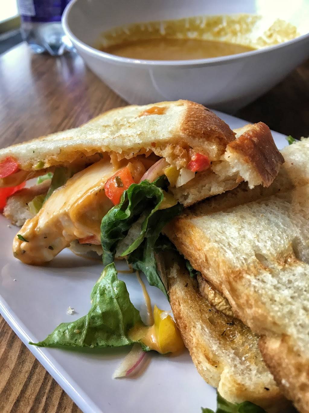 Chopped Leaf | restaurant | 800 Boyer Blvd #7, Mississauga, ON L5V 2Y1, Canada | 9058125323 OR +1 905-812-5323