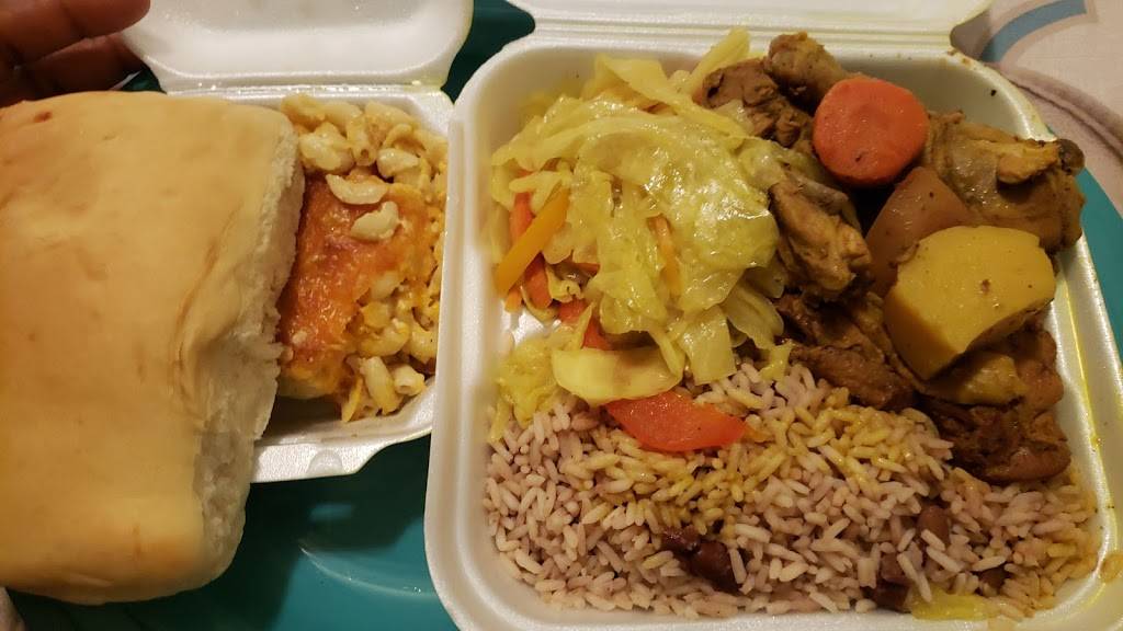 Finga Lickin Caribbean Eatery | restaurant | 2838 The Plaza, Charlotte, NC 28205, USA | 9804305120 OR +1 980-430-5120