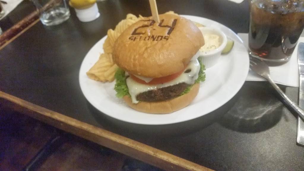 24 Seconds Bar and Grill | restaurant | 3071 Twelve Mile Rd, Berkley, MI 48072, USA | 2483360024 OR +1 248-336-0024