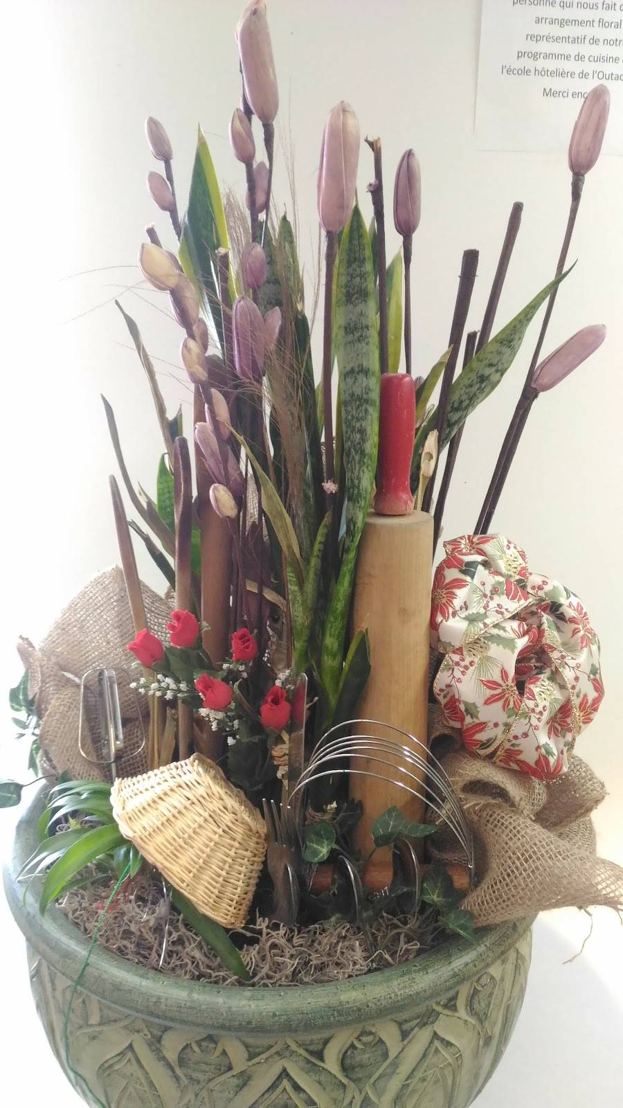 Table des Trois Vallées | restaurant | 584 Rue Maclaren E, Gatineau, QC J8L 2W1, Canada | 81998685144444 OR +1 819-986-8514 ext. 4444