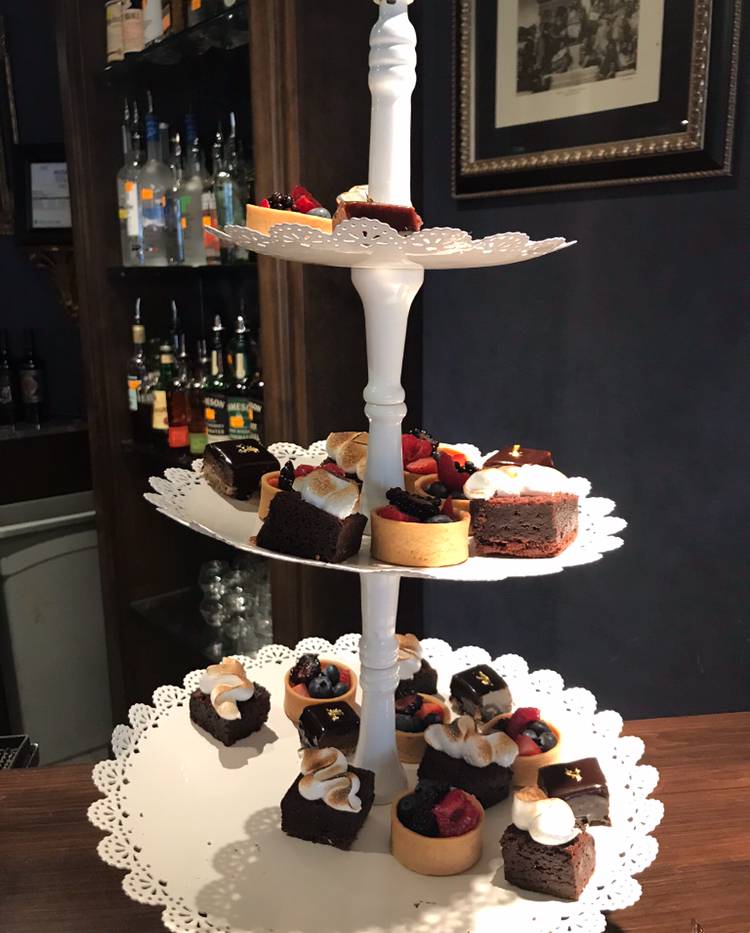 Sophias Lounge | restaurant | 127 N Tryon St suite d, Charlotte, NC 28202, USA | 9802603227 OR +1 980-260-3227