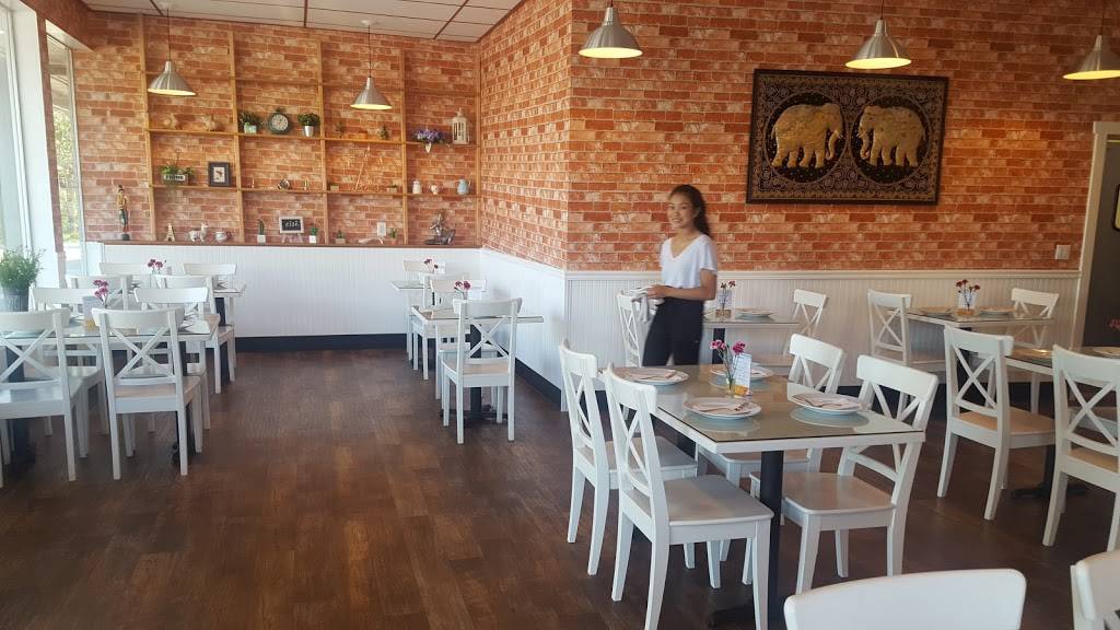 Family Thai Cuisine | restaurant | 9601 Mickelberry Rd NW #111, Silverdale, WA 98383, USA | 3606983663 OR +1 360-698-3663