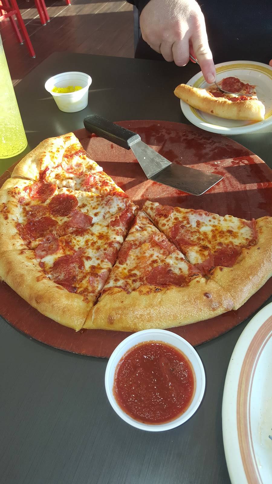 Pizza Hut | restaurant | 5300, Ceredo, WV 25507, USA | 3044535300 OR +1 304-453-5300