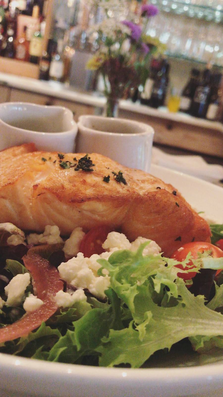 Red Rooster | restaurant | 14 The Green, Woodstock, VT 05091, USA | 8883382745 OR +1 888-338-2745