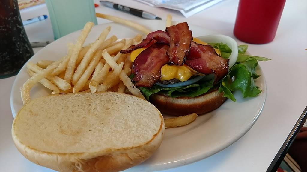 Steak n Shake | restaurant | 5901 University Dr, Huntsville, AL 35806, USA | 2564176751 OR +1 256-417-6751