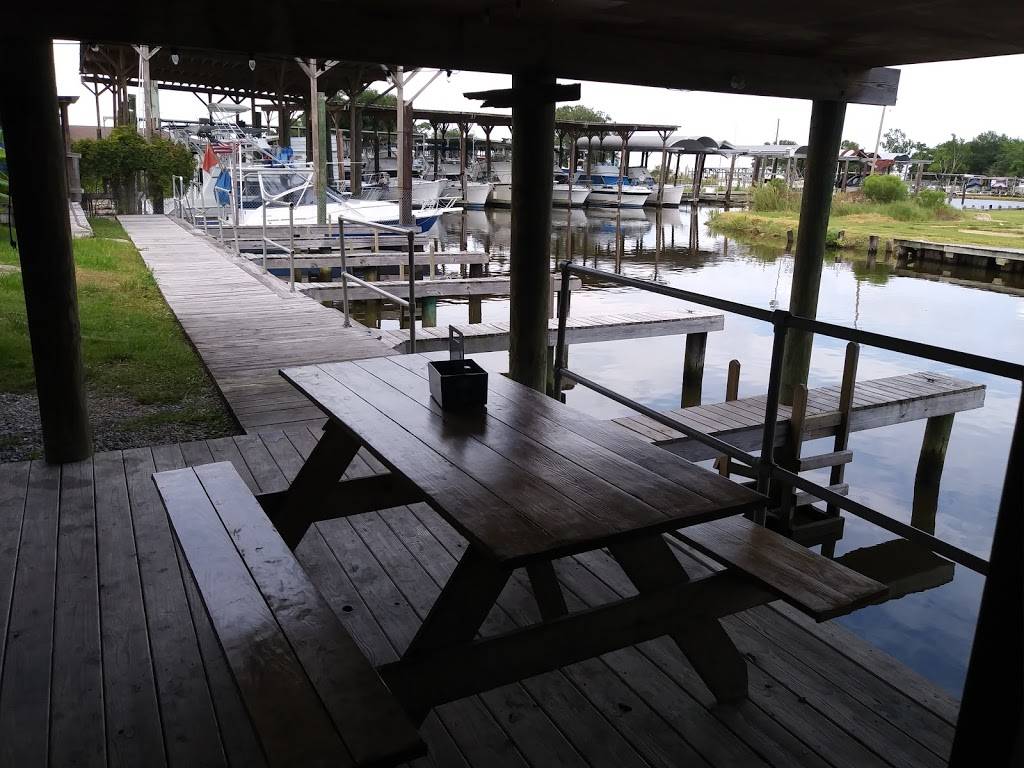 Tiki Restaurant Lounge and Marina | restaurant | 3212 Mary Walker Dr, Gautier, MS 39553, USA | 2284971591 OR +1 228-497-1591