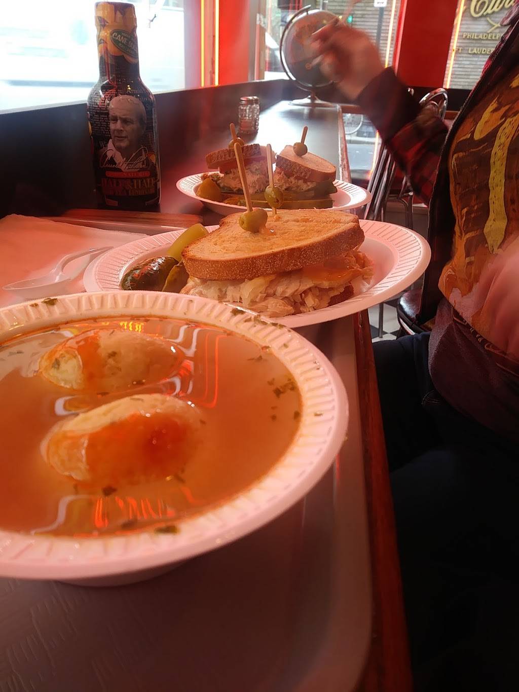 Rachaels Nosheri | restaurant | 120 S 19th St, Philadelphia, PA 19103, USA | 2155689565 OR +1 215-568-9565