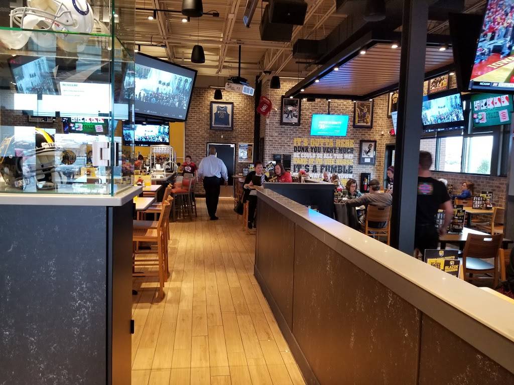 Buffalo Wild Wings | restaurant | 2330 N Morton St, Franklin, IN 46131, USA | 3175605318 OR +1 317-560-5318