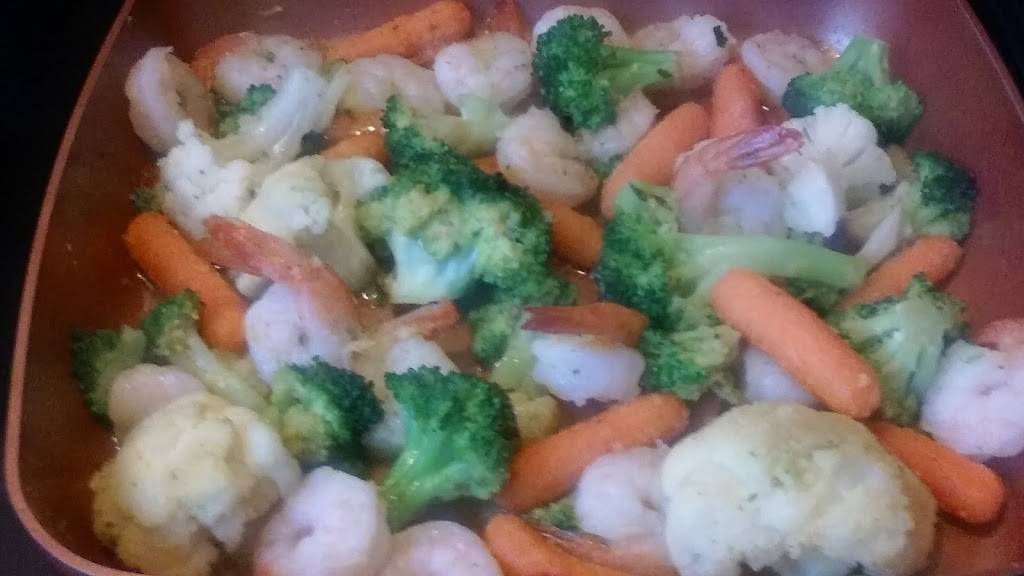 Wendys | restaurant | 13525 Woodward Ave, Highland Park, MI 48203, USA | 3138658440 OR +1 313-865-8440