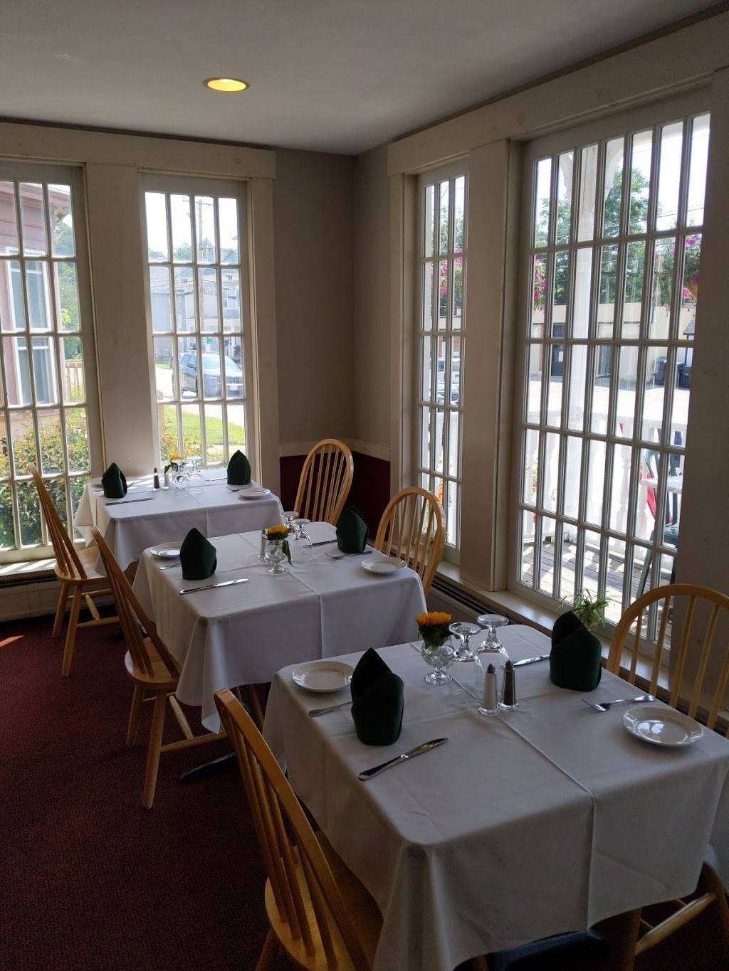 Onions Pub and Restaurant | restaurant | 255 Main St, Tilton, NH 03276, USA | 6032867774 OR +1 603-286-7774