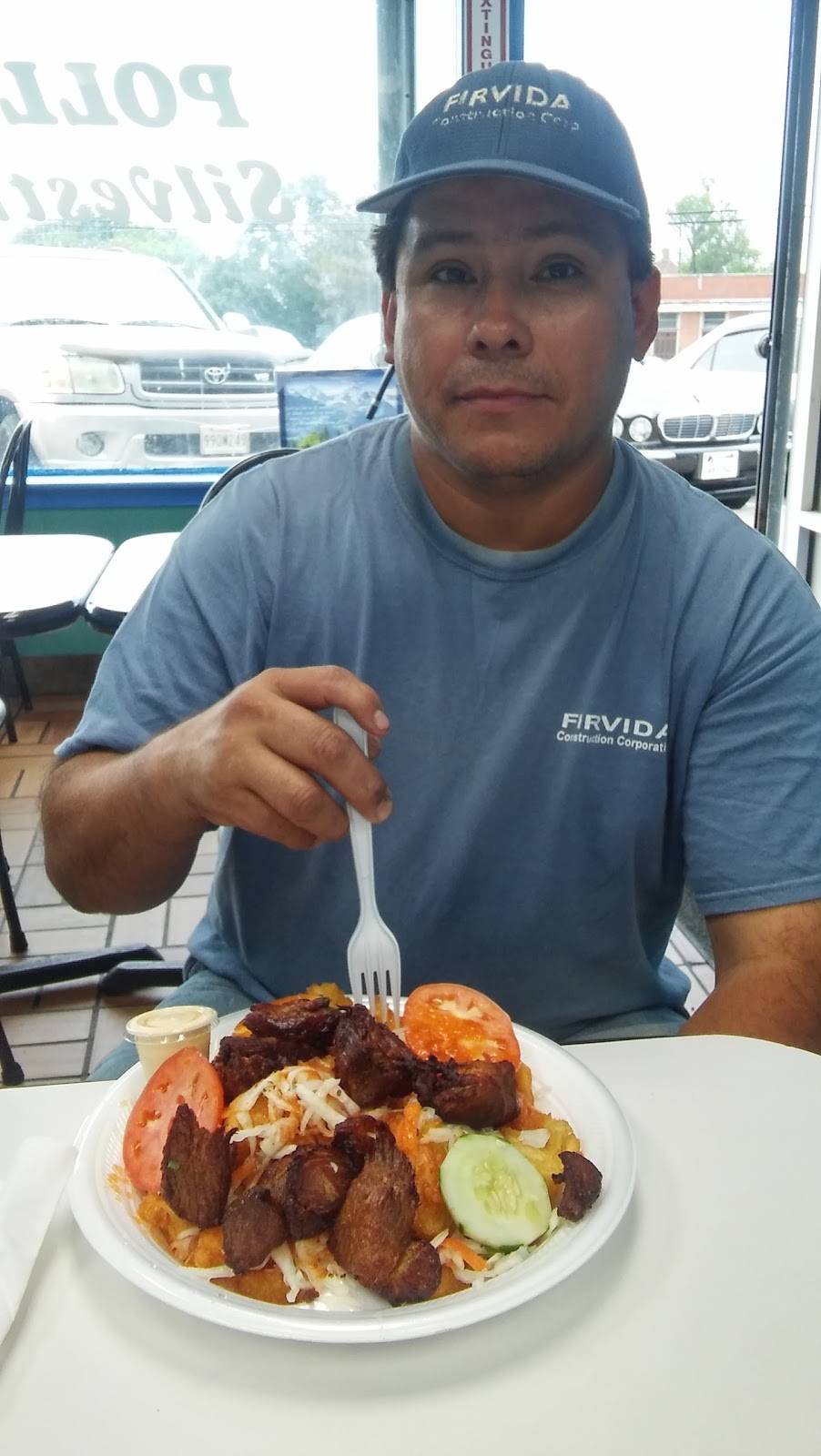 Silvestre Chicken | restaurant | 5922 Riggs Rd, Chillum, MD 20783, USA | 2023044126 OR +1 202-304-4126