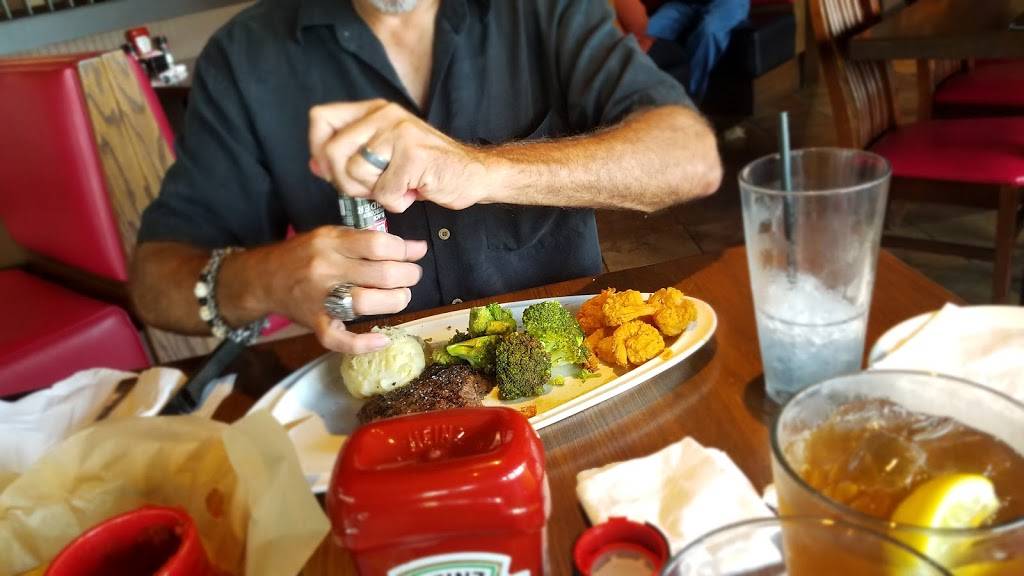 TGI Fridays | restaurant | 18001 Highwoods Preserve Pkwy, Tampa, FL 33647, USA | 8139712769 OR +1 813-971-2769