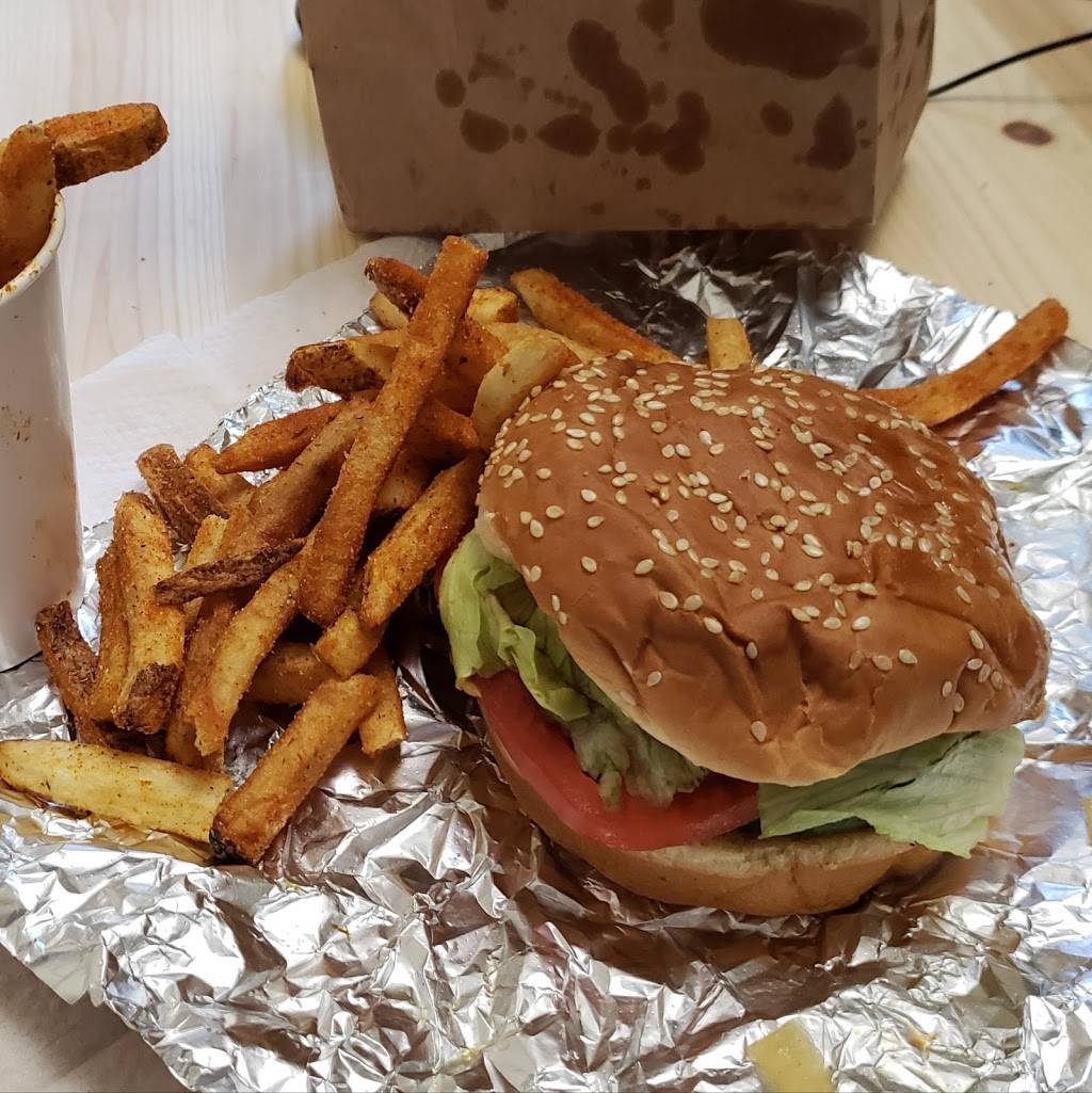 Five Guys | meal takeaway | 2026 Ford Pkwy, St Paul, MN 55116, USA | 6515286078 OR +1 651-528-6078