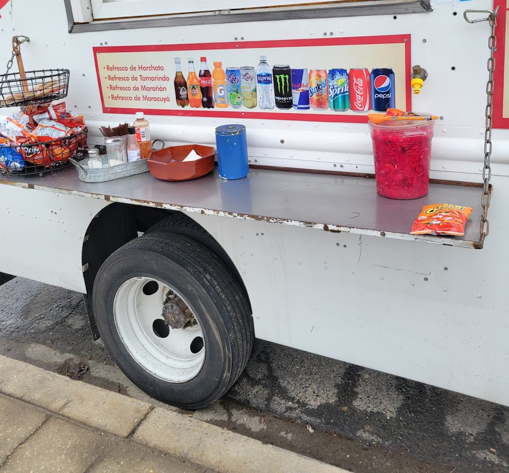 La Cocina de Yaneth | restaurant | 8999 Brookville Rd, Silver Spring, MD 20910, USA | 3016408597 OR +1 301-640-8597