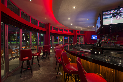 Kings Dining & Entertainment | restaurant | 5505 Park Pl, Rosemont, IL 60018, USA | 8472330099 OR +1 847-233-0099