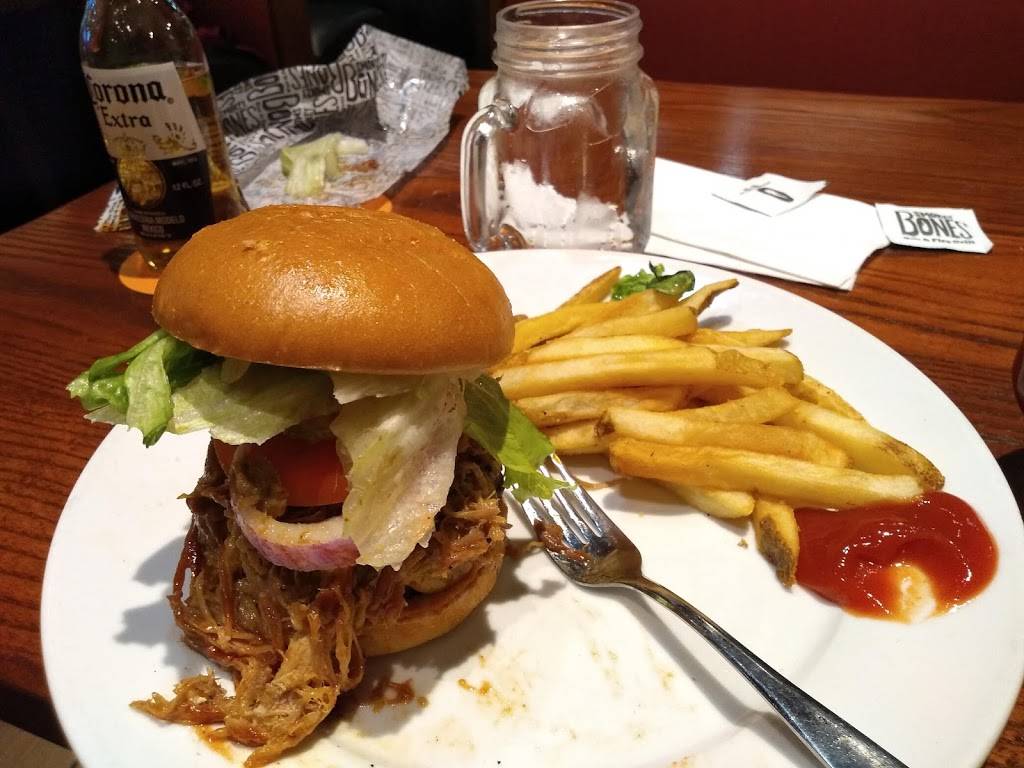 Smokey Bones Bar & Fire Grill | meal takeaway | 4875 28th St SE, Grand Rapids, MI 49512, USA | 6169565398 OR +1 616-956-5398