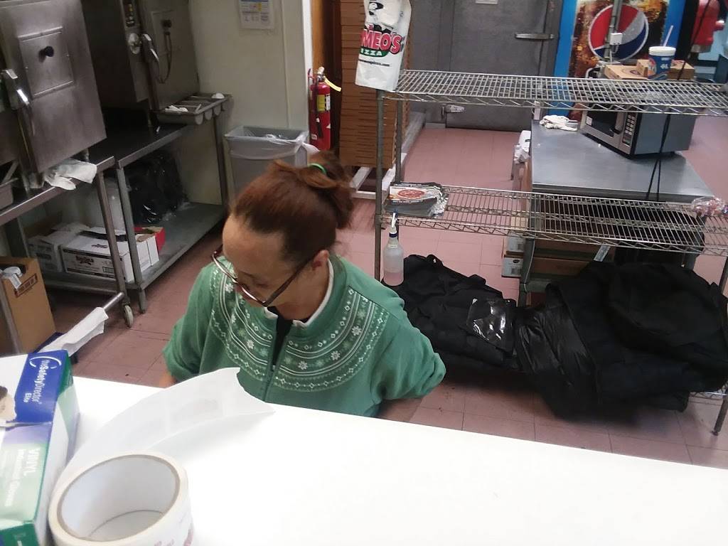 Romeos Pizza | restaurant | 13349 Snow Rd, Brook Park, OH 44142, USA | 2164337373 OR +1 216-433-7373