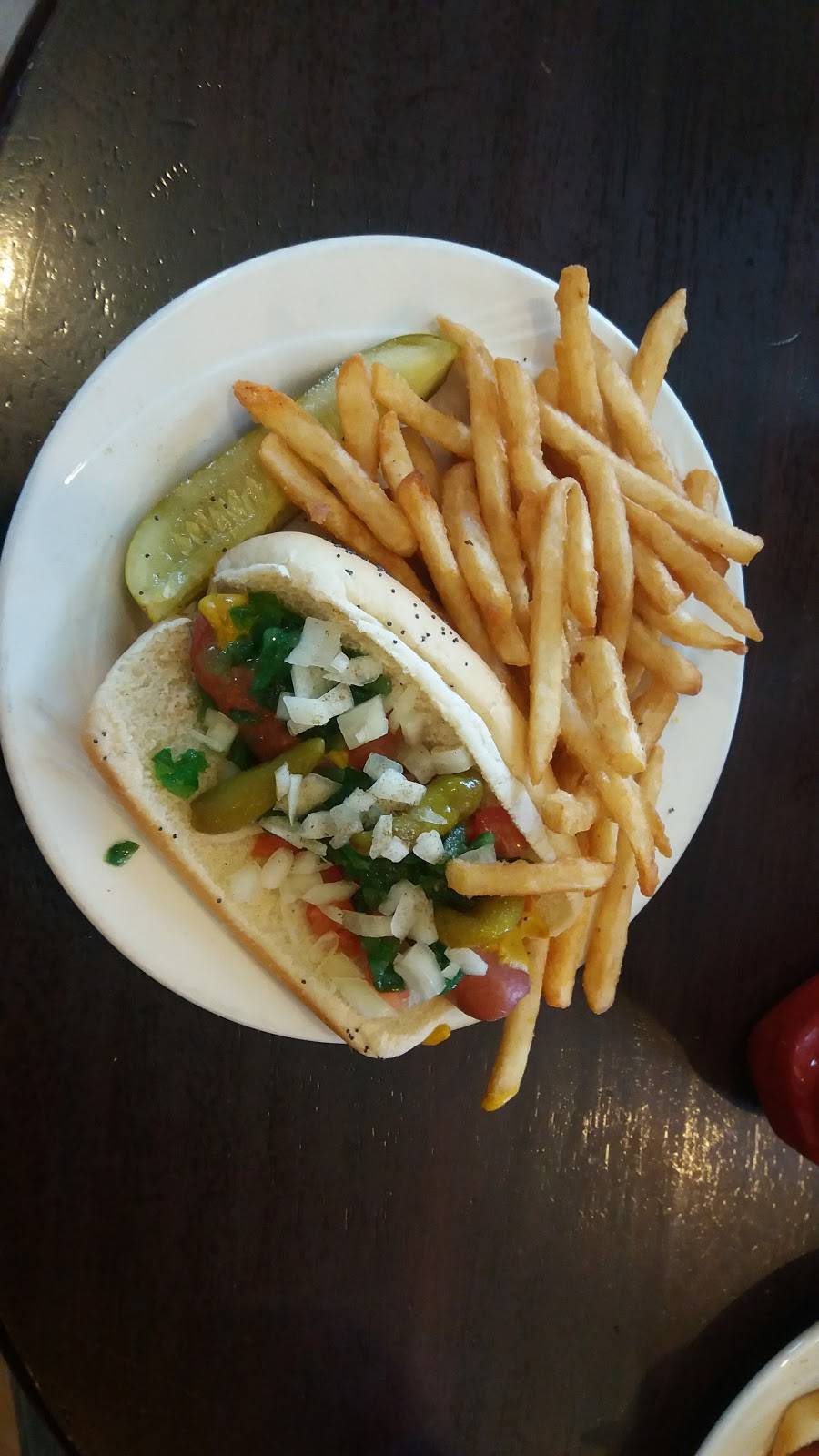 Sports Corner Bar & Grill | restaurant | 956 W Addison St, Chicago, IL 60613, USA | 7739291441 OR +1 773-929-1441