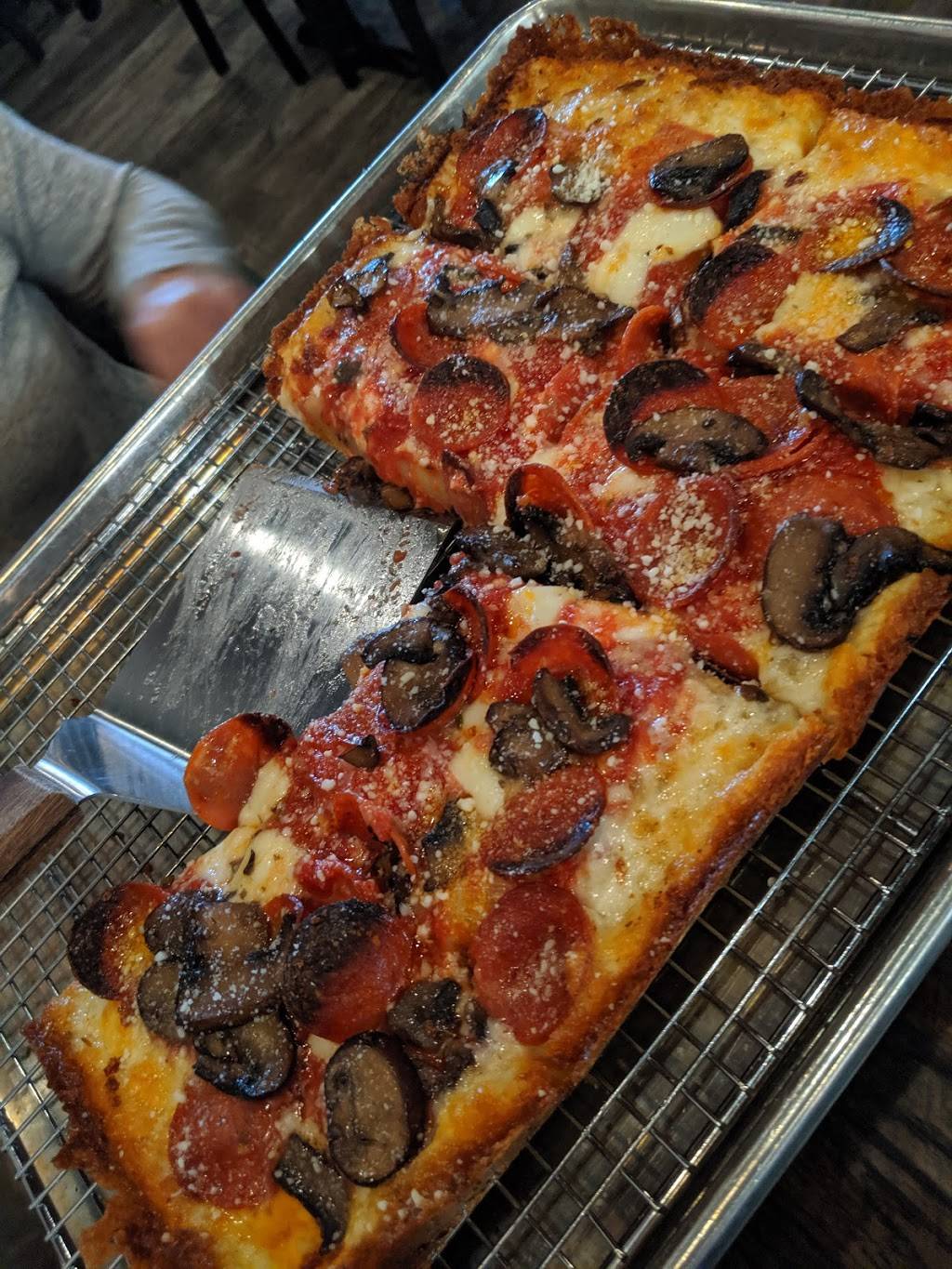 Red Plum Pizza & Pasta | restaurant | 8212 E Market St, Warren, OH 44484, USA | 2342232880 OR +1 234-223-2880