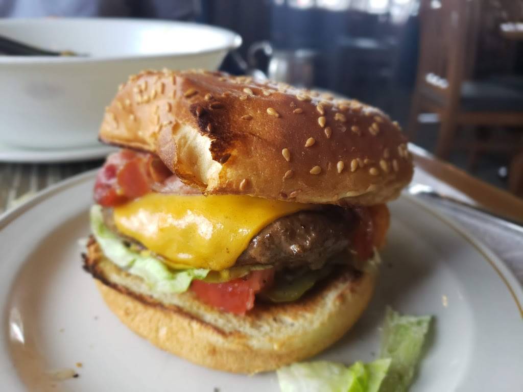 Laterna Dining Room | restaurant | 6301 Yonge St, North York, ON M2M 3X7, Canada | 4162212501 OR +1 416-221-2501