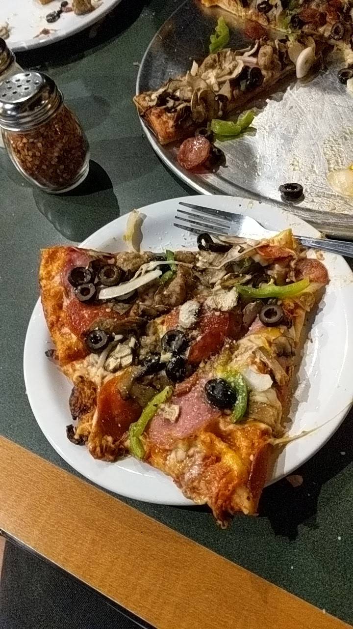 Round Table Pizza | meal delivery | 398 Grand Ave, Oakland, CA 94610, USA | 5108344444 OR +1 510-834-4444