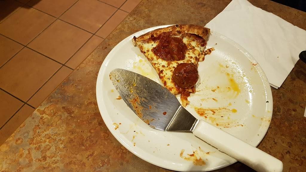 Mikes | restaurant | 4750 Boul Gene-H.-Kruger, Trois-Rivières, QC G9A 4N1, Canada | 8196930003 OR +1 819-693-0003