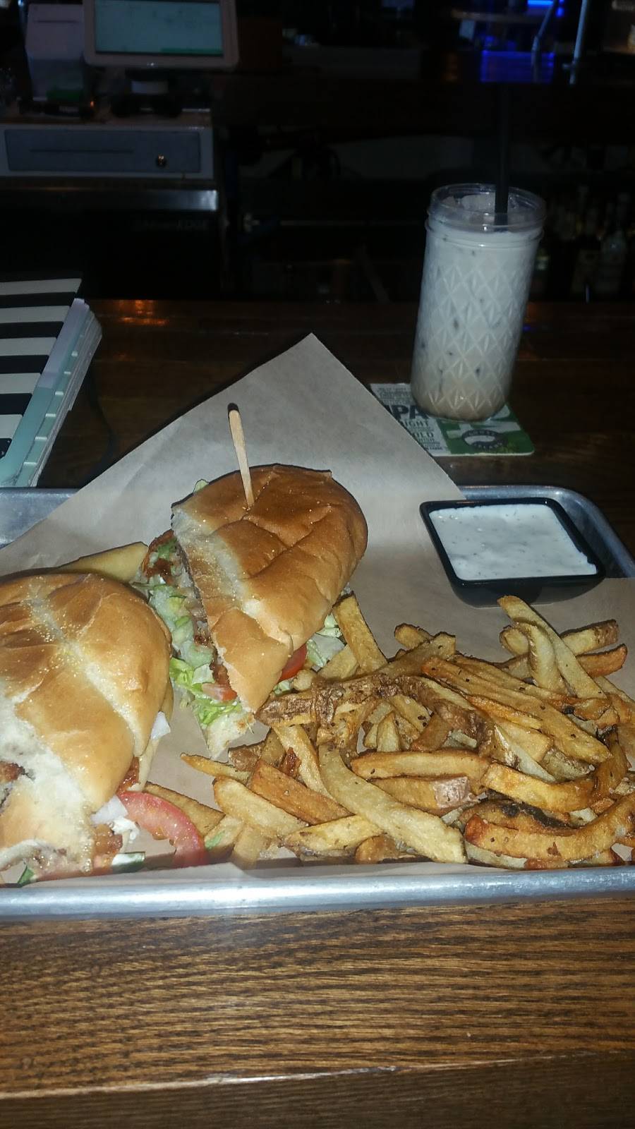 Escape Bar & Grill | restaurant | 9004 NE Sandy Blvd, Portland, OR 97220, USA | 5032554300 OR +1 503-255-4300