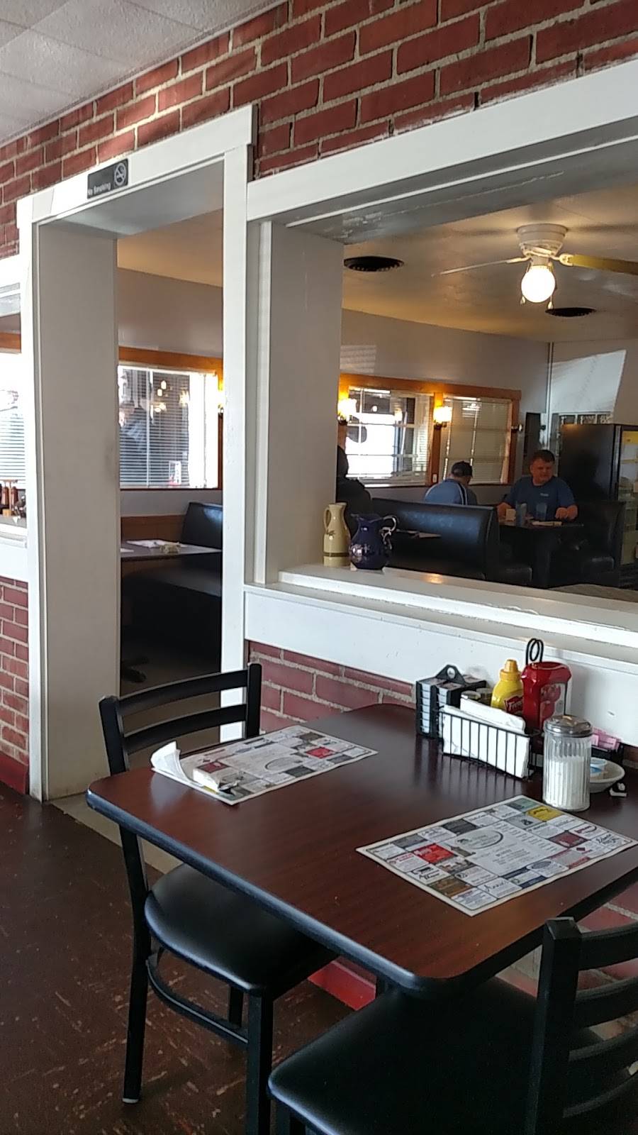 Berne Dining | restaurant | 418 Parkway St #498, Berne, IN 46711, USA | 2608494112 OR +1 260-849-4112