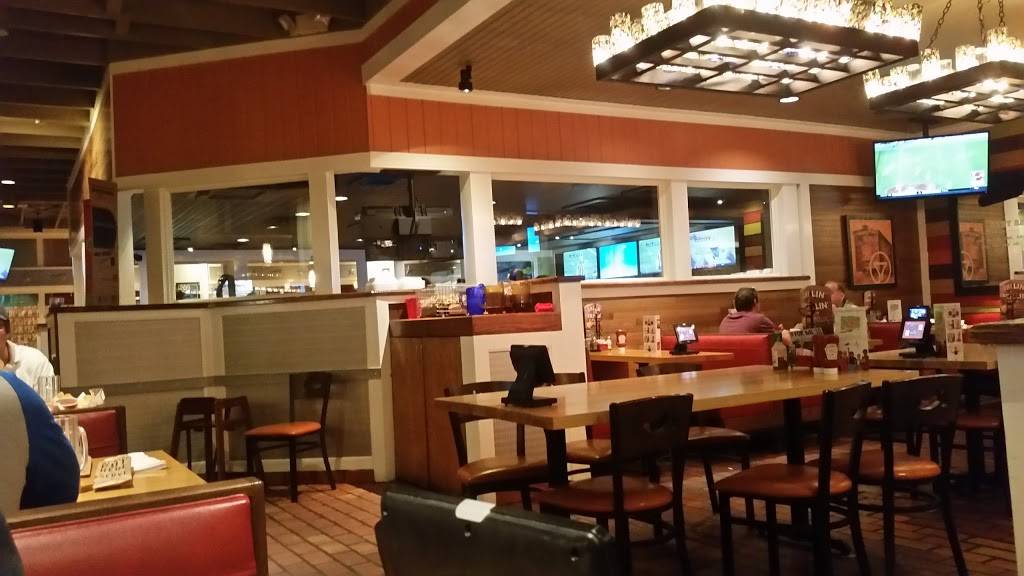 Chilis Grill & Bar | meal takeaway | 7304 Kingston Pike, Knoxville, TN 37919, USA | 8655848195 OR +1 865-584-8195