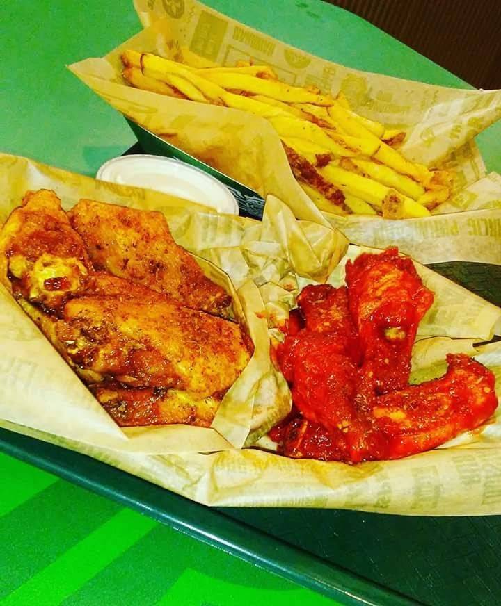 Wingstop | restaurant | 1808 N Lewis Ave, Waukegan, IL 60085, USA | 8473609464 OR +1 847-360-9464