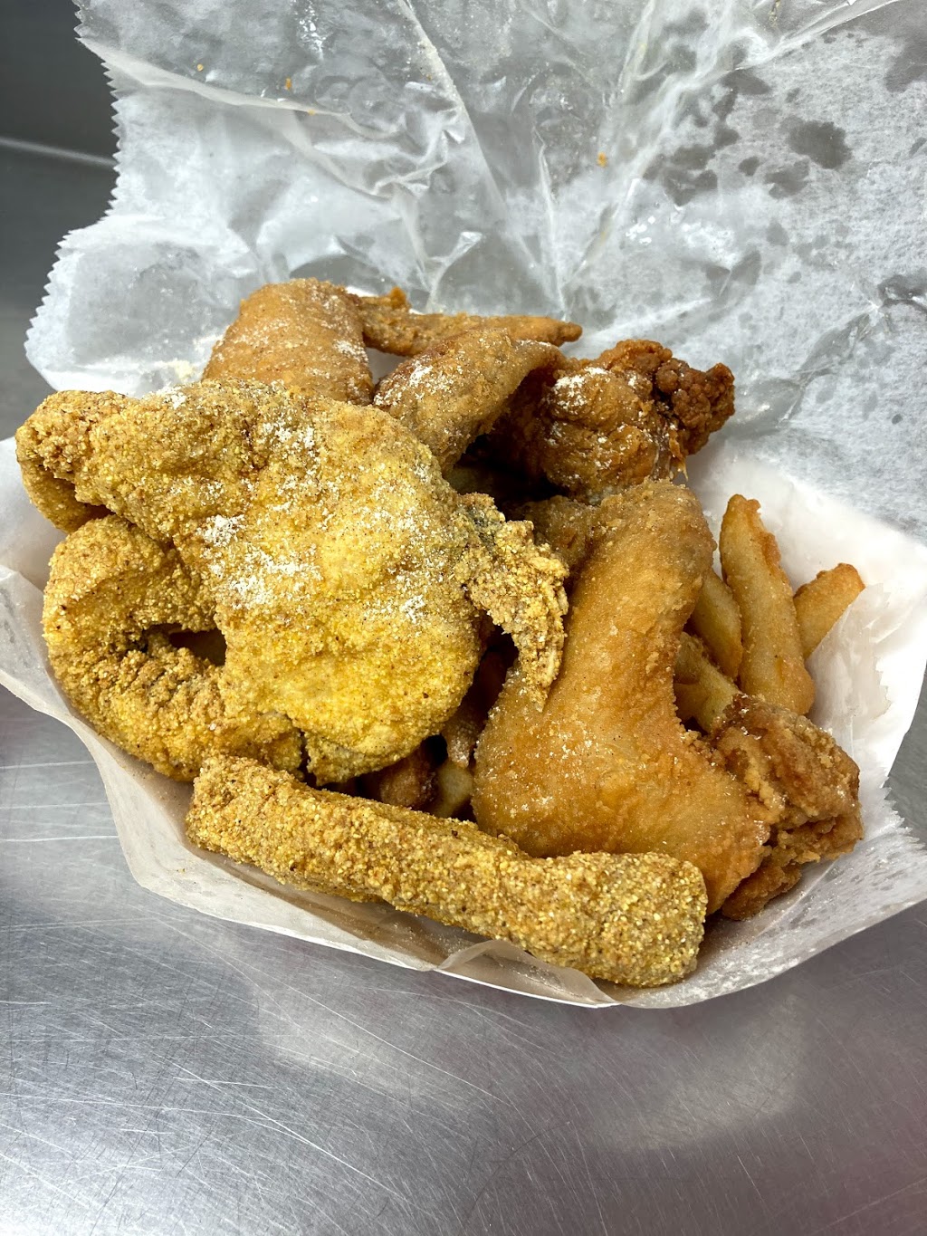 JJ Fish and Chicken | meal takeaway | 26 E Adams St, Chicago, IL 60603, USA | 3125780220 OR +1 312-578-0220