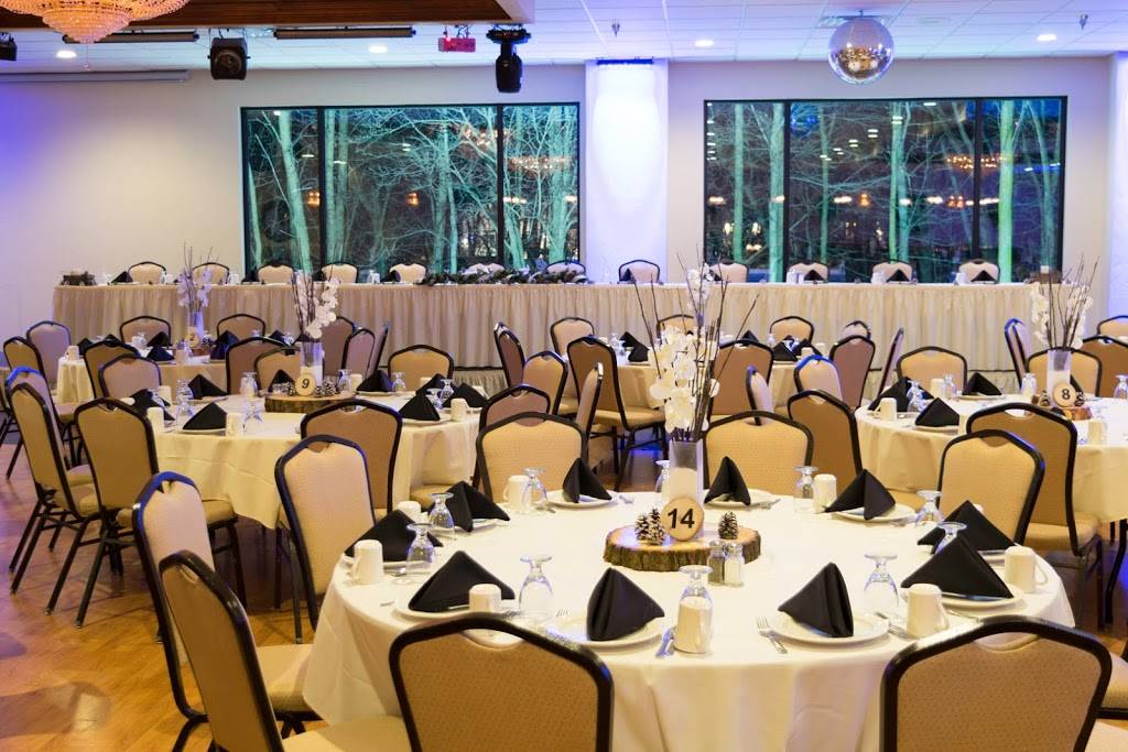 The Ravine Pub, Grill & Banquet Hall | meal takeaway | 2633 Manitowoc Rd, Green Bay, WI 54311, USA | 9204684147 OR +1 920-468-4147