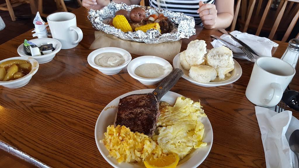 Cracker Barrel Old Country Store | restaurant | 5706 Northridge Dr, Gurnee, IL 60031, USA | 8472441512 OR +1 847-244-1512