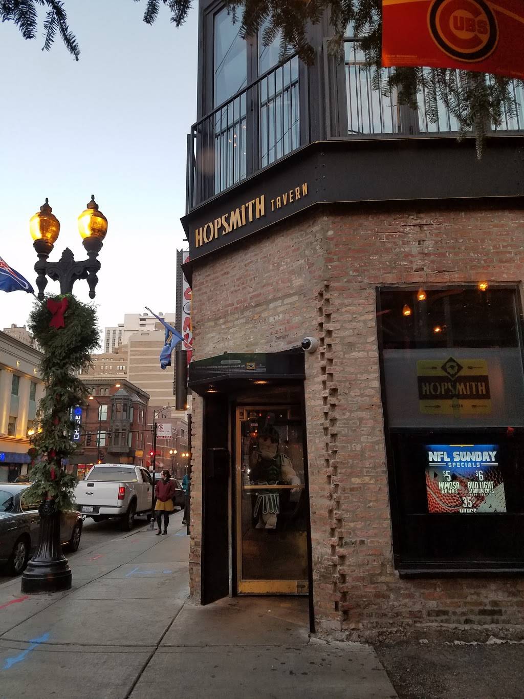 Hopsmith Chicago | restaurant | 15 W Division St, Chicago, IL 60610, USA | 3126009816 OR +1 312-600-9816