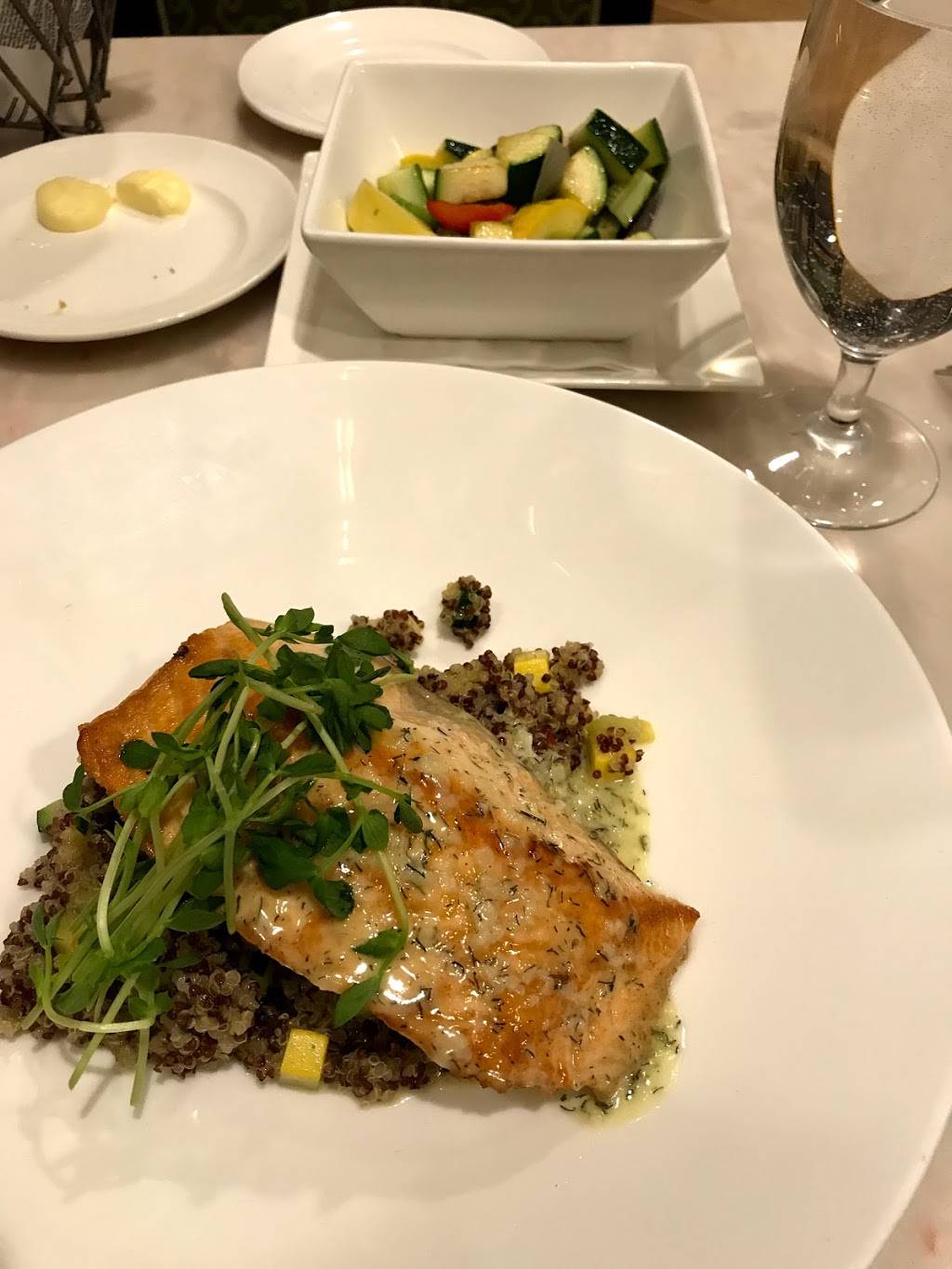 Liberty Tavern | restaurant | 5550 N River Rd, Rosemont, IL 60018, USA | 8479286949 OR +1 847-928-6949