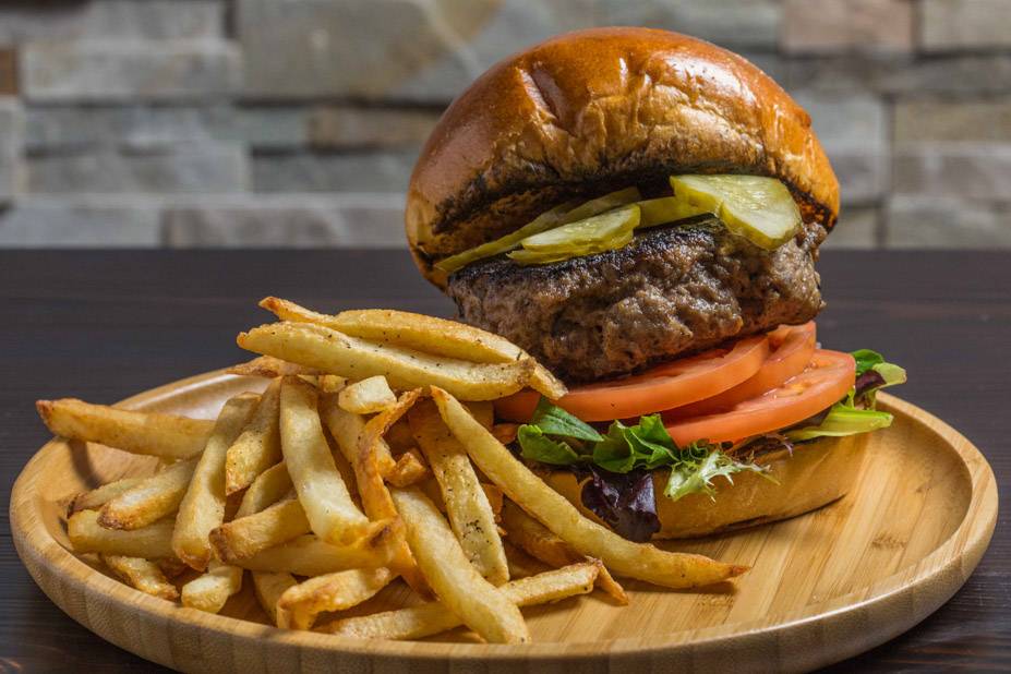 Davry Kosher Sports Bar | restaurant | 722 Kings Hwy, Brooklyn, NY 11223, USA | 7185134742 OR +1 718-513-4742