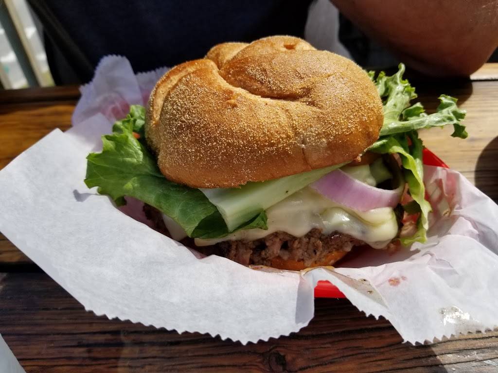 Finns Beachside Pub | restaurant | 101 N Ocean Shore Blvd, Flagler Beach, FL 32136, USA | 3864397755 OR +1 386-439-7755